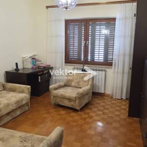 Kuća Pazin, 200 m² + garaža 40 m², mirna lokacija, otvoren pogled