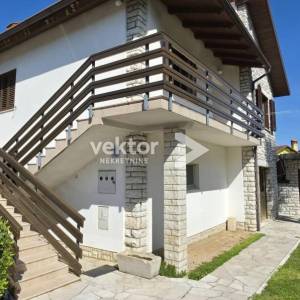 Kuća Pazin, 200 m² + garaža 40 m², mirna lokacija, otvoren pogled