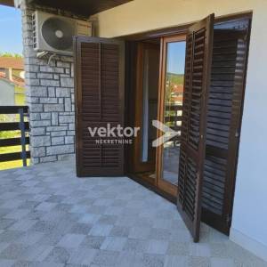 Kuća Pazin, 200 m² + garaža 40 m², mirna lokacija, otvoren pogled