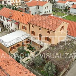 Kuća s 2 stana i pomoćnim objektom, 190 m2, Arbanasi, Zadar
