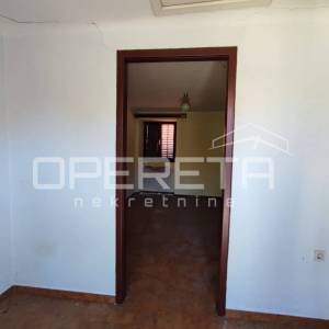 Kuća s 2 stana i pomoćnim objektom, 190 m2, Arbanasi, Zadar
