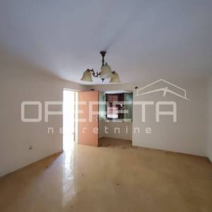 Kuća s 2 stana i pomoćnim objektom, 190 m2, Arbanasi, Zadar
