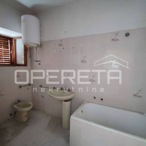 Kuća s 2 stana i pomoćnim objektom, 190 m2, Arbanasi, Zadar
