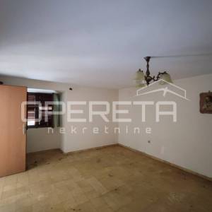 Kuća s 2 stana i pomoćnim objektom, 190 m2, Arbanasi, Zadar
