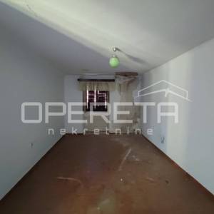 Kuća s 2 stana i pomoćnim objektom, 190 m2, Arbanasi, Zadar
