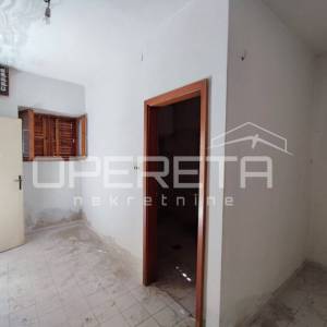 Kuća s 2 stana i pomoćnim objektom, 190 m2, Arbanasi, Zadar
