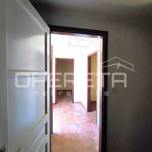 Kuća s 2 stana i pomoćnim objektom, 190 m2, Arbanasi, Zadar
