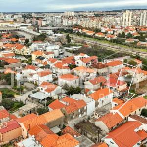 Kuća s 2 stana i pomoćnim objektom, 190 m2, Arbanasi, Zadar
