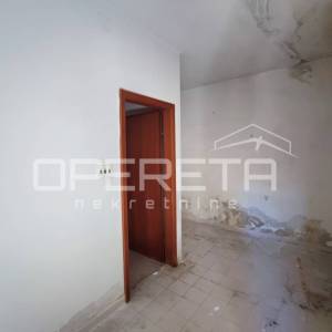 Kuća s 2 stana i pomoćnim objektom, 190 m2, Arbanasi, Zadar
