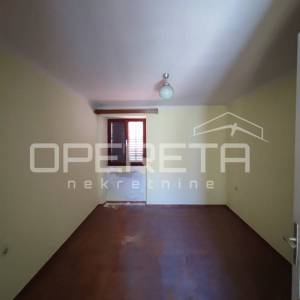 Kuća s 2 stana i pomoćnim objektom, 190 m2, Arbanasi, Zadar
