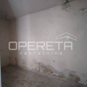 Kuća s 2 stana i pomoćnim objektom, 190 m2, Arbanasi, Zadar
