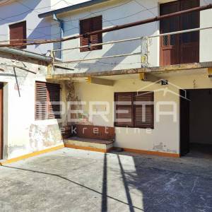 Kuća s 2 stana i pomoćnim objektom, 190 m2, Arbanasi, Zadar
