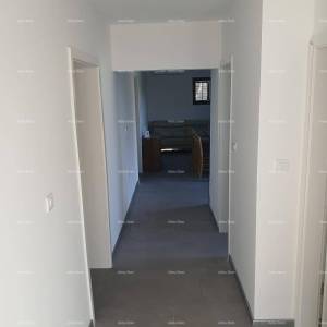 Kuća s 3 stana i velikim zemljištem, Labin!