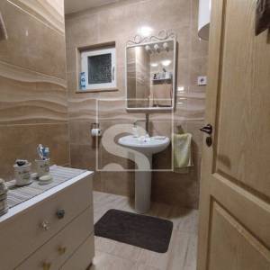 Kuća s dvorištem u Peroju