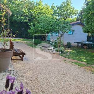 Kuća s dvorištem u Peroju