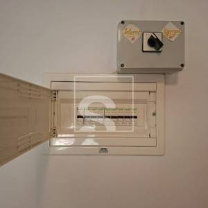 Kuća s dvorištem u Peroju