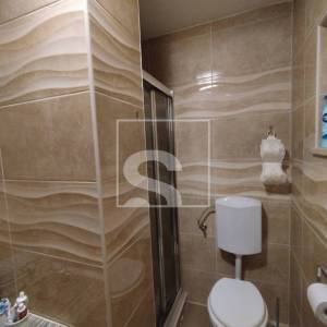 Kuća s dvorištem u Peroju