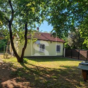 Kuća s dvorištem u Peroju