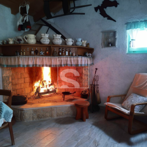 Kuća s dvorištem u Peroju