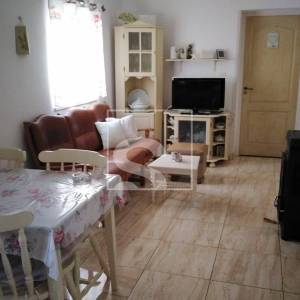 Kuća s dvorištem u Peroju