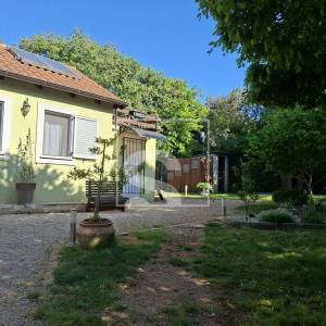 Kuća s dvorištem u Peroju