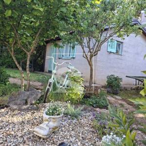 Kuća s dvorištem u Peroju