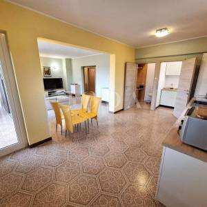 Kuća s prostranom okućnicom i bazenom na iznimnoj lokaciji