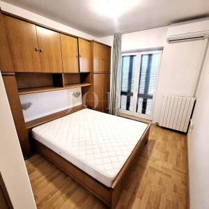 Kuća s prostranom okućnicom i bazenom na iznimnoj lokaciji