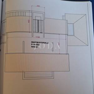 Kuća s prostranom okućnicom i bazenom na iznimnoj lokaciji