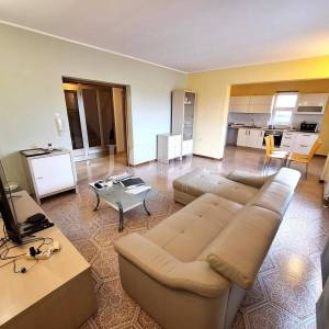 Kuća s prostranom okućnicom i bazenom na iznimnoj lokaciji