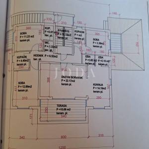 Kuća s prostranom okućnicom i bazenom na iznimnoj lokaciji