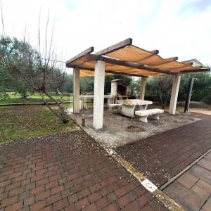 Kuća s prostranom okućnicom i bazenom na iznimnoj lokaciji