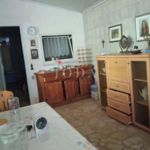 Kuća s prostranom okućnicom u mirnom okruženju, Krk