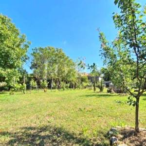 Kuća s prostranom okućnicom u mirnom okruženju, Krk