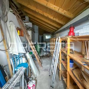 Kuća s velikim zemljištem i maslinama u Bogdanovićima