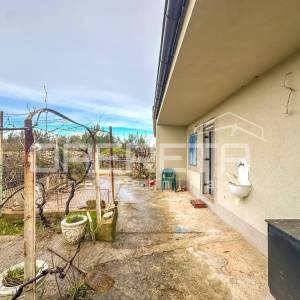 Kuća s velikim zemljištem i maslinama u Bogdanovićima