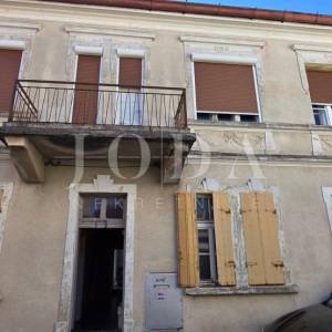 Kuća u centru Crikvenice, 150 m², 200 m od mora – potencijal za investiciju