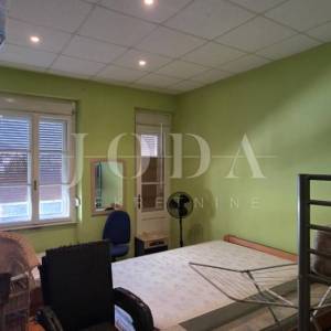 Kuća u centru Crikvenice, 150 m², 200 m od mora – potencijal za investiciju