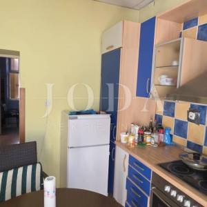 Kuća u centru Crikvenice, 150 m², 200 m od mora – potencijal za investiciju