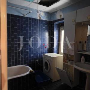 Kuća u centru Crikvenice, 150 m², 200 m od mora – potencijal za investiciju