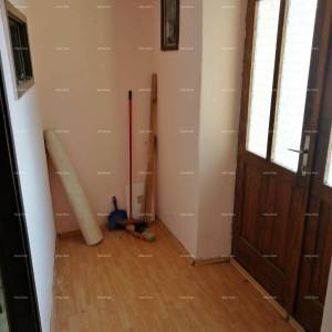 Kuća u centru Marčane s vrtom.