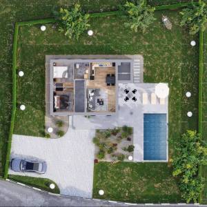 Kuća u roh-bau fazi s bazenom – mirna lokacija za savršen obiteljski dom ili odmor.