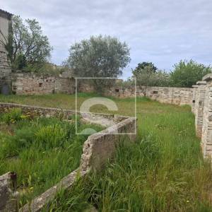 Kuća u Vodnjanu sa dvorištem