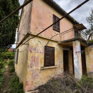 KUĆA ZA ADAPTACIJU S VELIKOM OKUĆNICOM - ZADAR (INVESTICIJSKA PRILIKA)