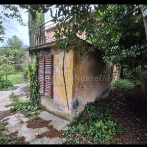 KUĆA ZA ADAPTACIJU S VELIKOM OKUĆNICOM - ZADAR (INVESTICIJSKA PRILIKA)