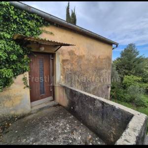 KUĆA ZA ADAPTACIJU S VELIKOM OKUĆNICOM - ZADAR (INVESTICIJSKA PRILIKA)