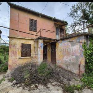 KUĆA ZA ADAPTACIJU S VELIKOM OKUĆNICOM - ZADAR (INVESTICIJSKA PRILIKA)