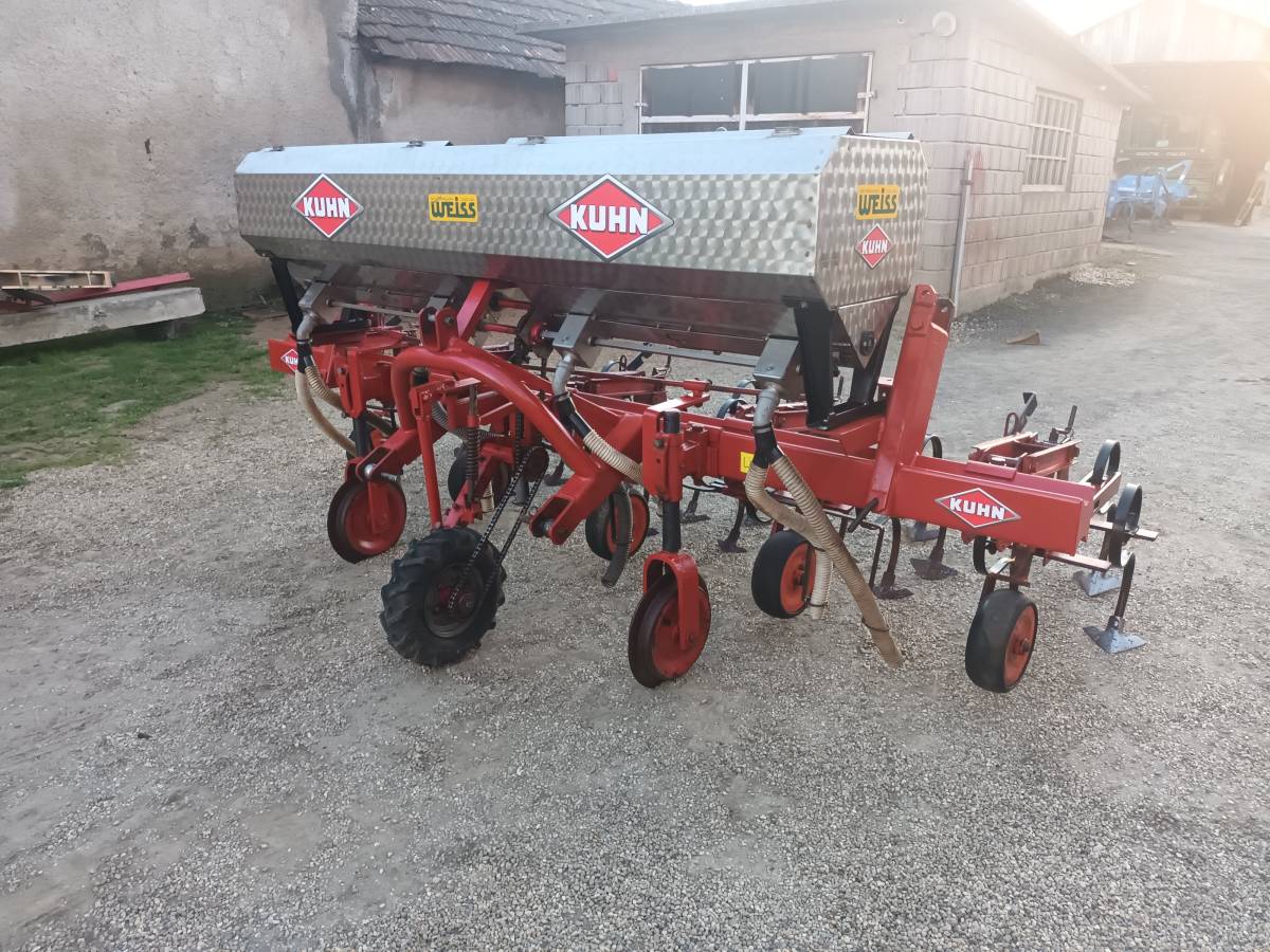Kultivator 4 reda KUHN preklopni