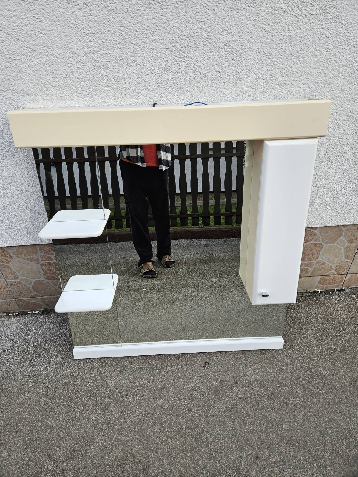 KUPAONSKO OGLEDALO SA SVJETLOM