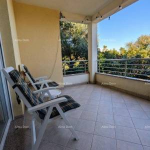 LABIN, Apartman s pogledom na more i vrtom